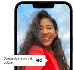 VoiceOver, iPhone’daki bir kişinin fotoğrafını açıklıyor.