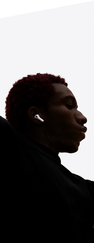 Bir dansçının kulağına takılı AirPods Pro 3