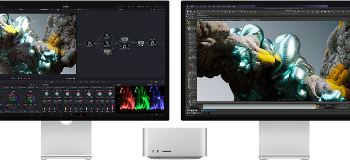 Mac Studio’nun her iki yanında birer adet Studio Display ve Studio Display XDR ekran bulunuyor, ekranlarda sanatçı çalışma alanı, 3D modelleme yazılımı ve araçları gösteriliyor