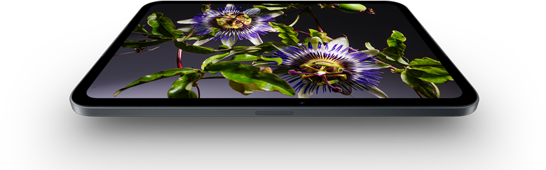 iPad mini, 8.5 inç OLED ekran, parlak ve derin siyahlar, şapka takmış ve ceket giymiş bir kişi gösteriliyor