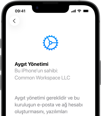 Dikey pozisyondaki iPhone 17e’nin kısmi görünümü, Ayarlar uygulamasında Aygıt Yönetimi açık